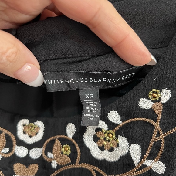 NWOT! White House Black Market Embroidered Cold-Shoulder Blouse Size XS - Picture 4 of 9